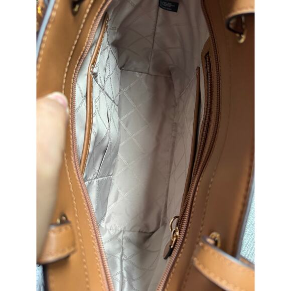 Michael Kors Outlet Jet Set Medium Logo Pocket Tote Bag Logo Brown Corn - Picture 11 of 16